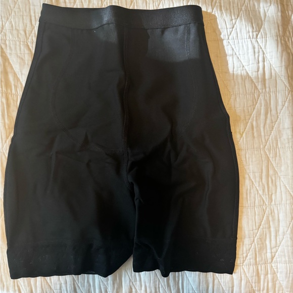 High waisted butt enhancing shorts, faja, compression shapewear shorts - Picture 3 of 5